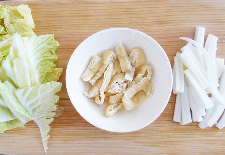 白菜と油揚げの煮びたしの材料