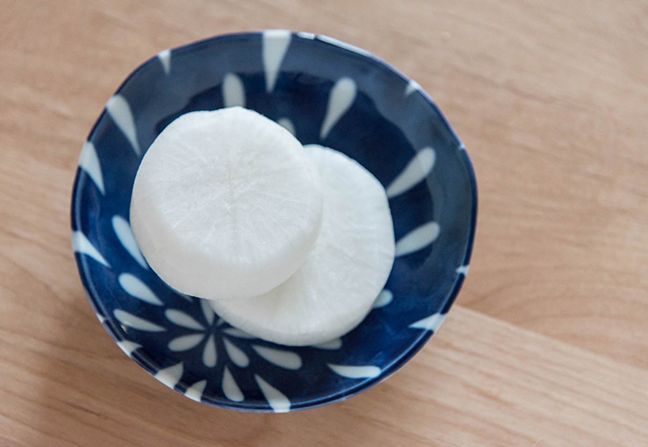 大根を煮る