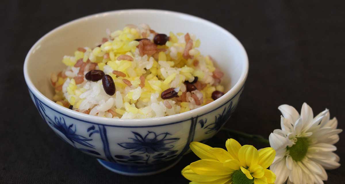 もはや幻？三色赤飯とは