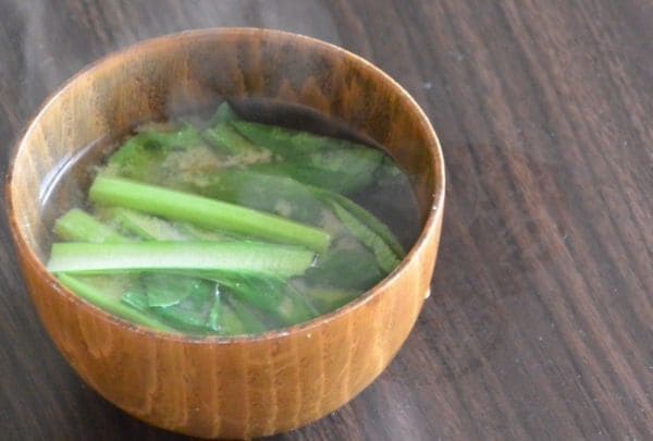 お味噌汁にあうのはどっち？米味噌と麦味噌の違い